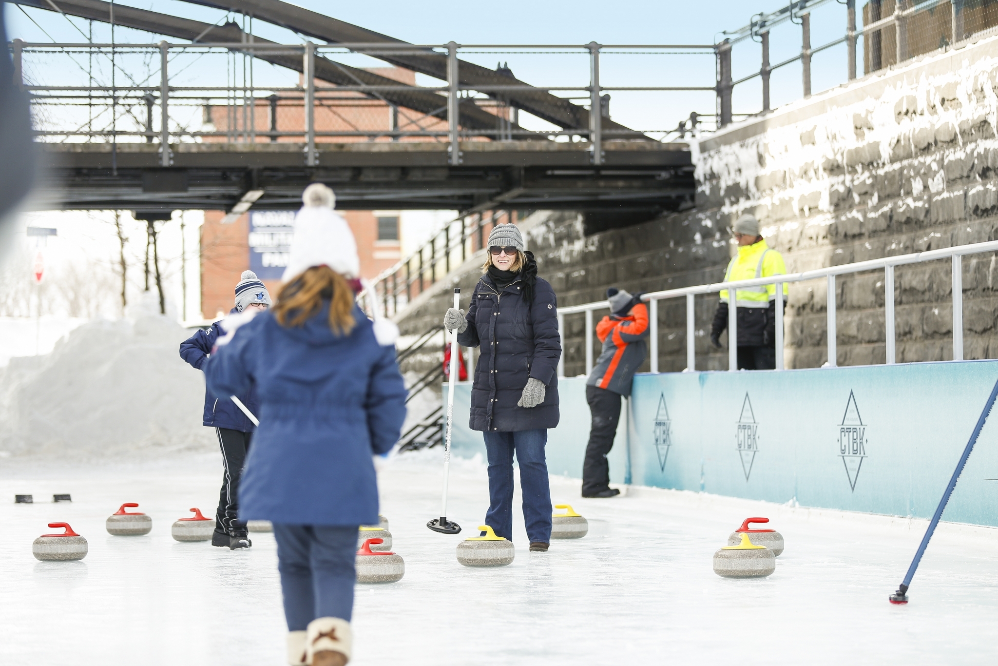 Curling Fam RT