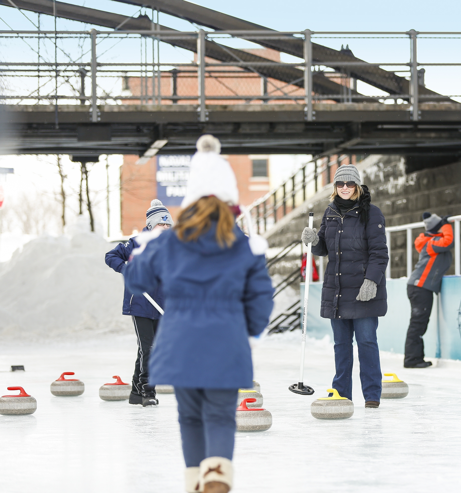 Curling Fam RT
